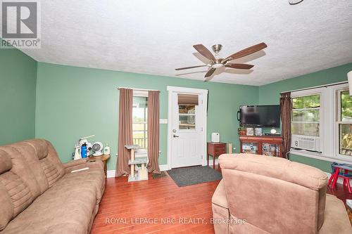 10266 Willodell Road, Niagara Falls (Lyons Creek), ON - Indoor Photo Showing Living Room
