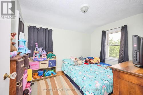 10266 Willodell Road, Niagara Falls (Lyons Creek), ON - Indoor Photo Showing Bedroom