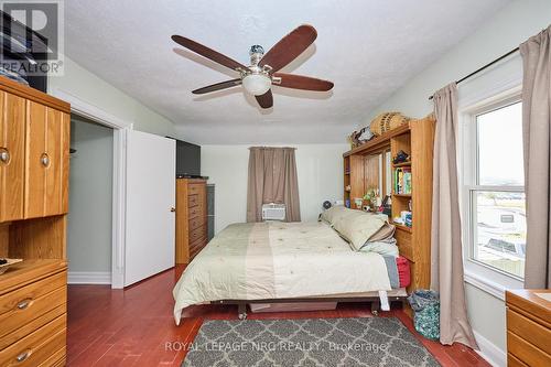 10266 Willodell Road, Niagara Falls (Lyons Creek), ON - Indoor Photo Showing Bedroom