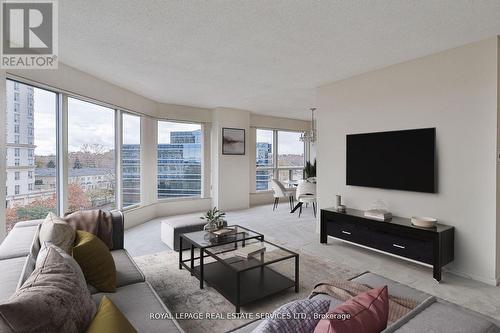 611 - 2269 Lake Shore Boulevard W, Toronto, ON - Indoor Photo Showing Living Room