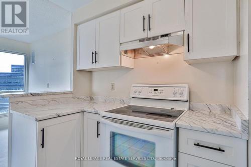 611 - 2269 Lake Shore Boulevard W, Toronto, ON - Indoor Photo Showing Kitchen