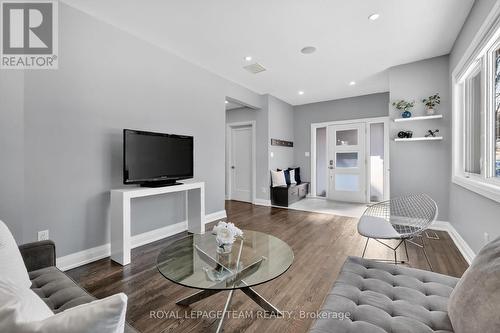 307 Fairmont Avenue, Ottawa, ON - Indoor Photo Showing Living Room