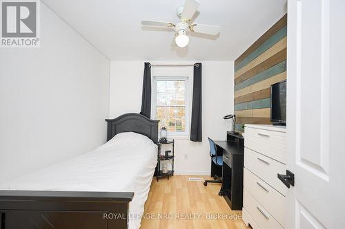 2455 Coral Avenue, Fort Erie (Stevensville), ON - Indoor Photo Showing Bedroom