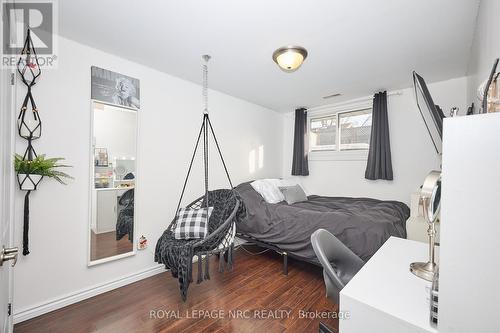 2455 Coral Avenue, Fort Erie (Stevensville), ON - Indoor Photo Showing Bedroom