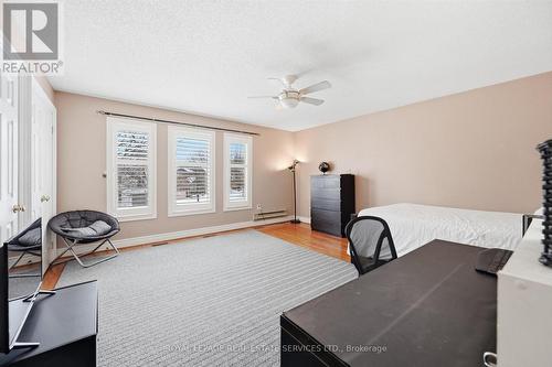 Third Bedroom Boasts a Shared Five-Piece Ensuite - 2017 Peak Place, Oakville, ON - Indoor