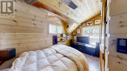 8 Fr 62 Street, Trent Lakes, ON - Indoor Photo Showing Bedroom