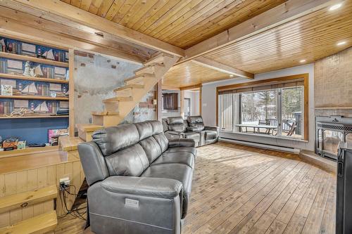Salon - 2 Imp. Des Labours, Stoneham-Et-Tewkesbury, QC - Indoor Photo Showing Living Room