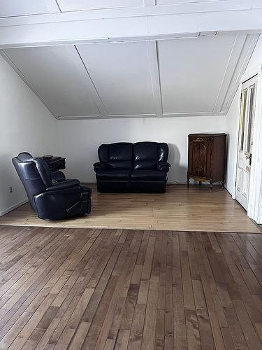 Salon - 17 Ch. Des Neufs-Milles, Notre-Dame-De-La-Paix, QC - Indoor Photo Showing Other Room