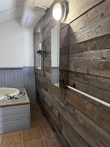 Salle de bains - 17 Ch. Des Neufs-Milles, Notre-Dame-De-La-Paix, QC - Indoor