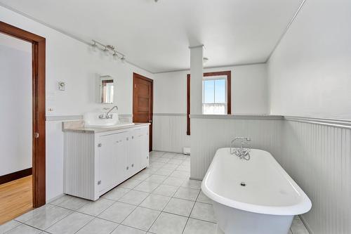 Salle de bains - 439 Route 219, Saint-Cyprien-De-Napierville, QC - Indoor Photo Showing Bathroom