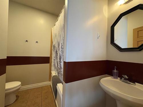 1108 Christie Avenue N, Fort Frances, ON - Indoor Photo Showing Bathroom