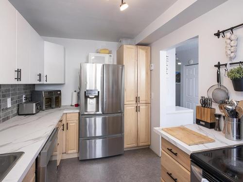 50 567 Edison Road, Thunder Bay, ON - Indoor Photo Showing Kitchen