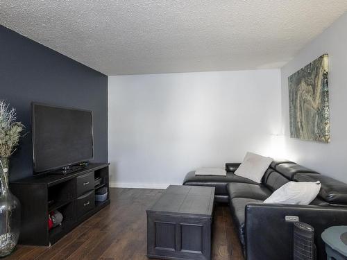 50 567 Edison Road, Thunder Bay, ON - Indoor Photo Showing Living Room
