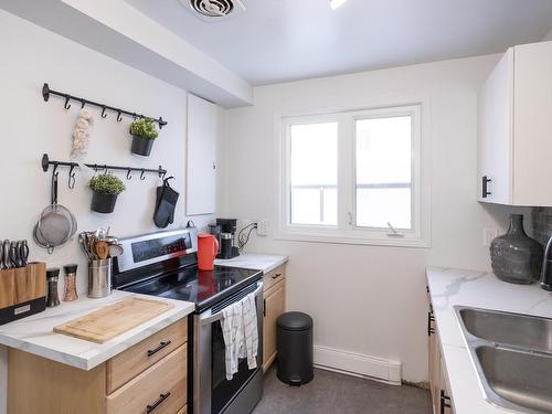 50 567 Edison Road, Thunder Bay, ON - Indoor Photo Showing Kitchen With Double Sink