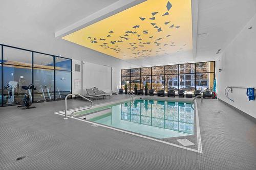 Piscine - 415-1375 Rue Des Bassins, Montréal (Le Sud-Ouest), QC - Indoor Photo Showing Other Room With In Ground Pool