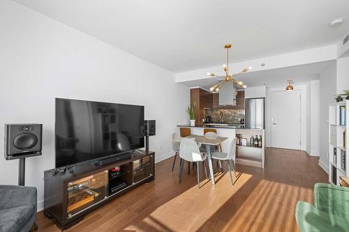 Salon - 415-1375 Rue Des Bassins, Montréal (Le Sud-Ouest), QC - Indoor