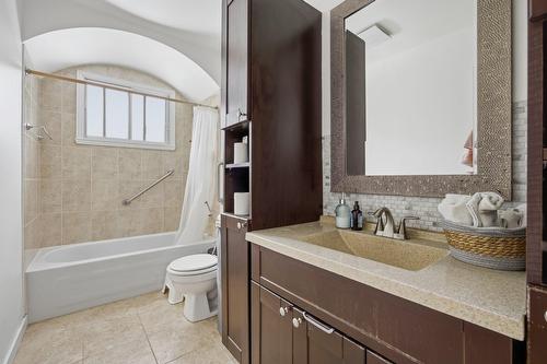 Bathroom - 38 Rue De Tarragone, Kirkland, QC - Indoor Photo Showing Bathroom