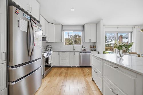 Kitchen - 38 Rue De Tarragone, Kirkland, QC - Indoor Photo Showing Kitchen With Upgraded Kitchen