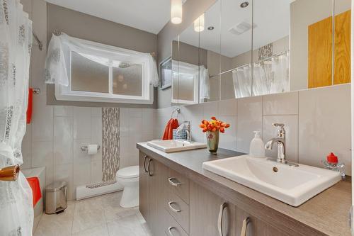 Salle à manger - 11450 Rue Filion, Montréal (Ahuntsic-Cartierville), QC - Indoor Photo Showing Bathroom