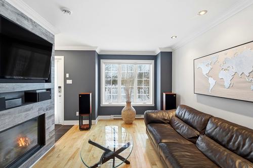 Salon - 61-9300Z Rg Ste-Henriette, Mirabel, QC 