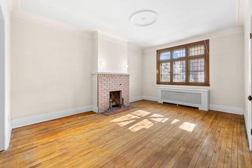 Salon - 4457  - 4459 Av. Wilson, Montréal (Côte-Des-Neiges/Notre-Dame-De-Grâce), QC - Indoor With Fireplace