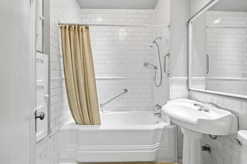 Salle de bains - 4457  - 4459 Av. Wilson, Montréal (Côte-Des-Neiges/Notre-Dame-De-Grâce), QC - Indoor Photo Showing Bathroom