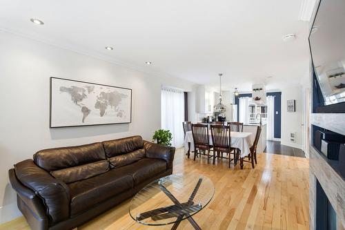 Salon - 61-9300 Rg Ste-Henriette, Mirabel, QC 