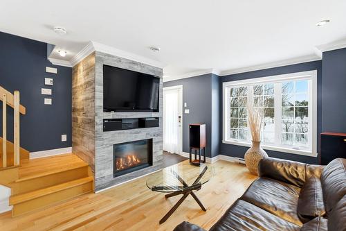 Salon - 61-9300 Rg Ste-Henriette, Mirabel, QC 