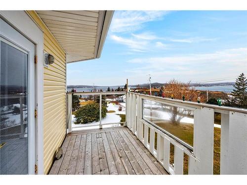 8 Glovers Road, Bareneed, NL 