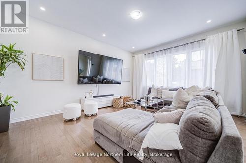 259 Danny Wheeler Boulevard, Georgina (Keswick North), ON - Indoor Photo Showing Living Room