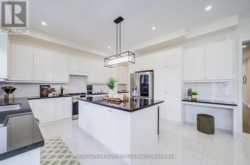 259 Danny Wheeler Boulevard, Georgina (Keswick North), ON - Indoor Photo Showing Kitchen With Upgraded Kitchen