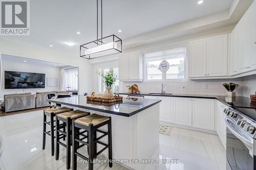 259 Danny Wheeler Boulevard, Georgina (Keswick North), ON - Indoor Photo Showing Kitchen With Upgraded Kitchen