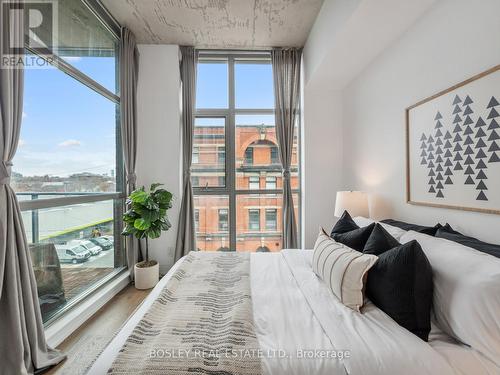 404 - 2 Gladstone Avenue, Toronto, ON - Indoor Photo Showing Bedroom