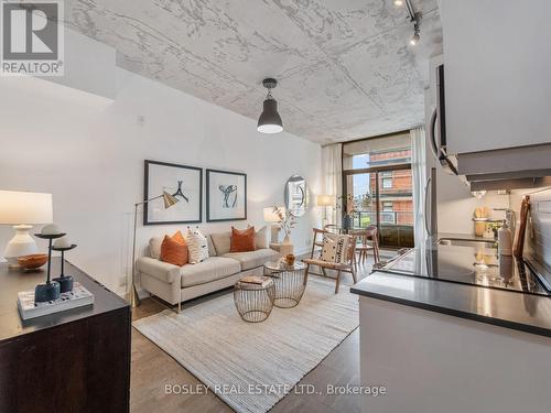 404 - 2 Gladstone Avenue, Toronto, ON - Indoor Photo Showing Living Room