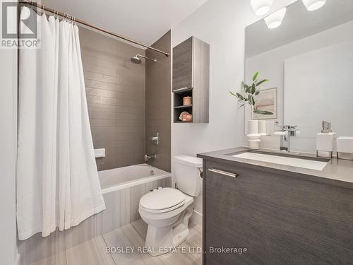 404 - 2 Gladstone Avenue, Toronto, ON - Indoor Photo Showing Bathroom