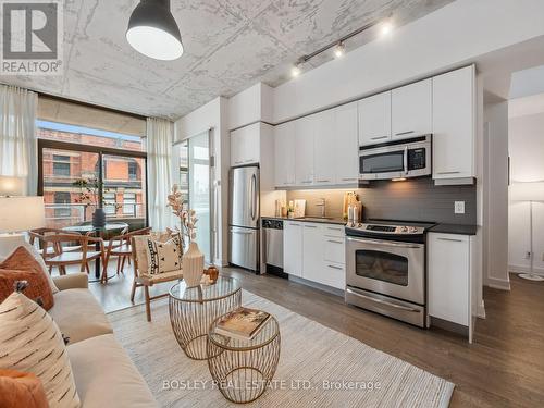 404 - 2 Gladstone Avenue, Toronto, ON - Indoor Photo Showing Kitchen