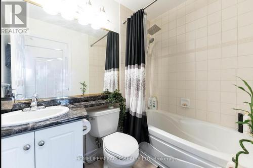 1702 - 3504 Hurontario Street, Mississauga, ON - Indoor Photo Showing Bathroom