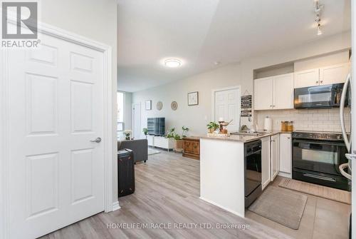1702 - 3504 Hurontario Street, Mississauga, ON - Indoor Photo Showing Kitchen