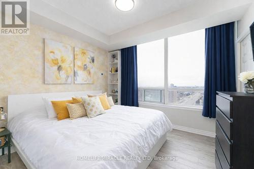 1702 - 3504 Hurontario Street, Mississauga, ON - Indoor Photo Showing Bedroom