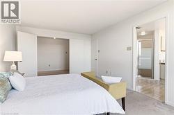 Primary Bedroom w/ 4PC Ensuite and Walk-in Closet - 