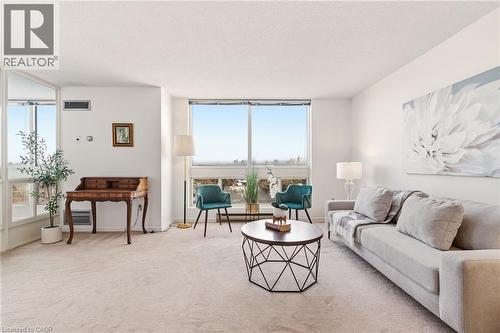 Living Room - 5 Kenneth Avenue Unit# 1102, North York, ON - Indoor Photo Showing Living Room