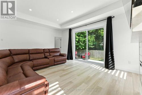 9 Macneil Court, Bayham, ON - Indoor Photo Showing Living Room