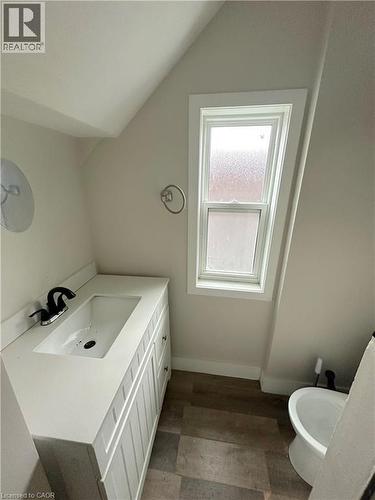 748 Barton Street E, Hamilton, ON - Indoor Photo Showing Bathroom