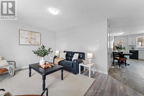 282 Church Street S, St. Marys, ON - Indoor Photo Showing Living Room
