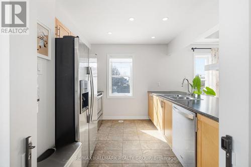 501 Sedgebrook Way, Ottawa, ON - Indoor Photo Showing Kitchen With Double Sink