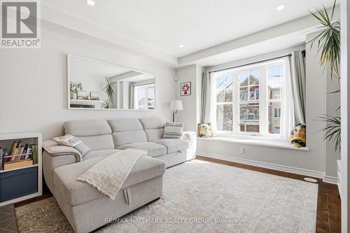 501 Sedgebrook Way, Ottawa, ON - Indoor Photo Showing Living Room