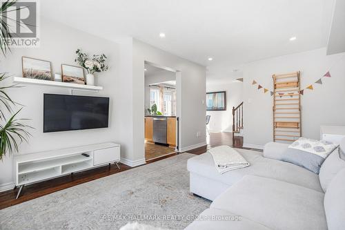 501 Sedgebrook Way, Ottawa, ON - Indoor Photo Showing Living Room