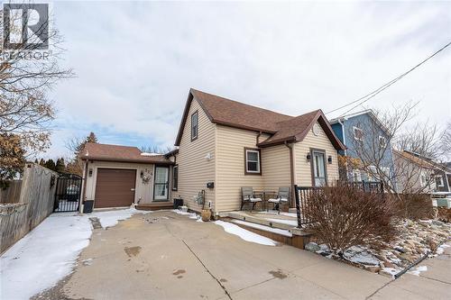 324 Queen Street, Wallaceburg, ON - Outdoor