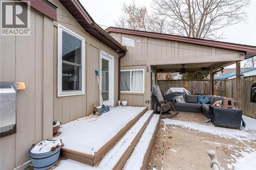 324 Queen Street, Wallaceburg, ON - Outdoor With Exterior