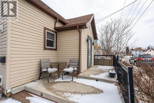 324 Queen Street, Wallaceburg, ON - Outdoor With Exterior